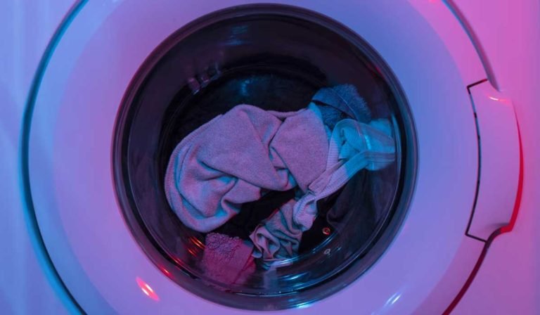 Lee más sobre el artículo Cómo blanquear sábanas amarillentas y dejarlas blancas otra vez (rápido y fácil)